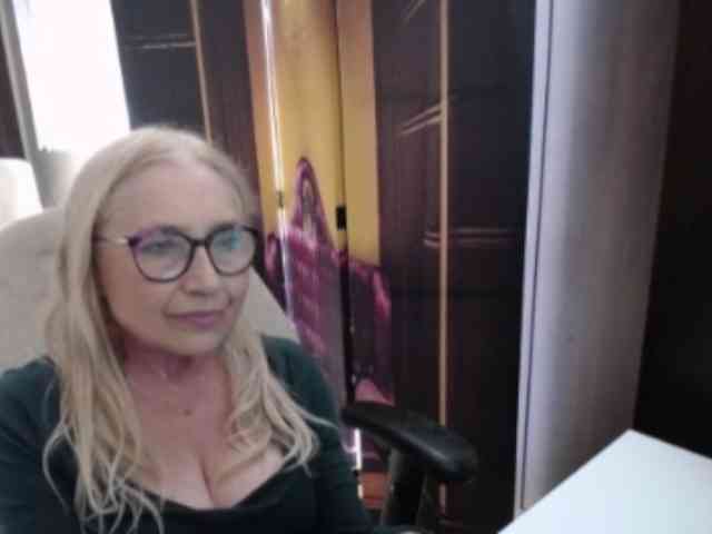 Model: BlondeSofia