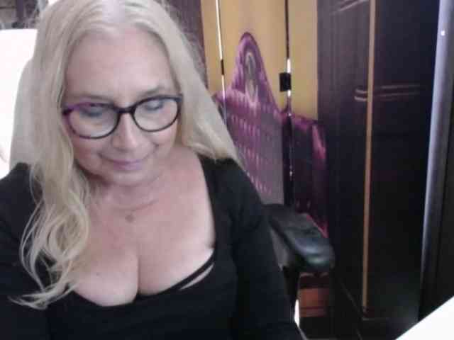 Model: BlondeSofia