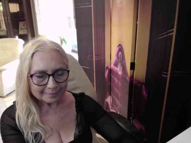 BlondeSofia webcam