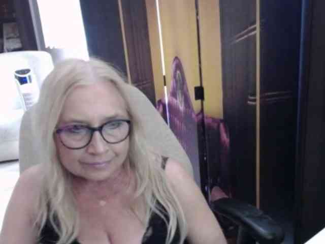 BlondeSofia webcam