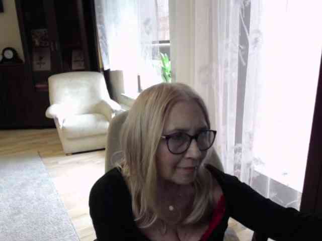 BlondeSofia webcam