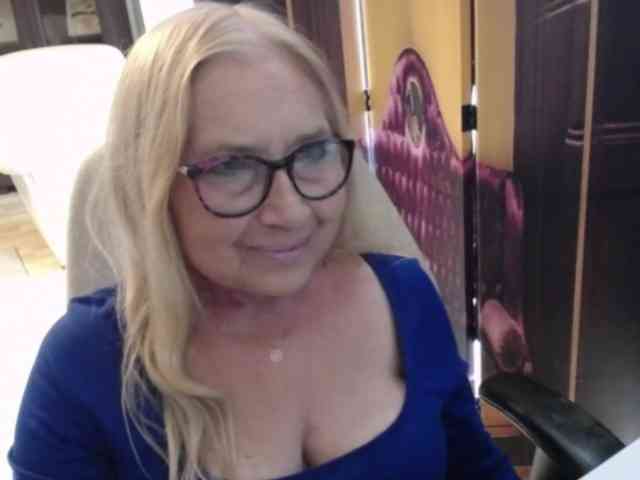 BlondeSofia webcam
