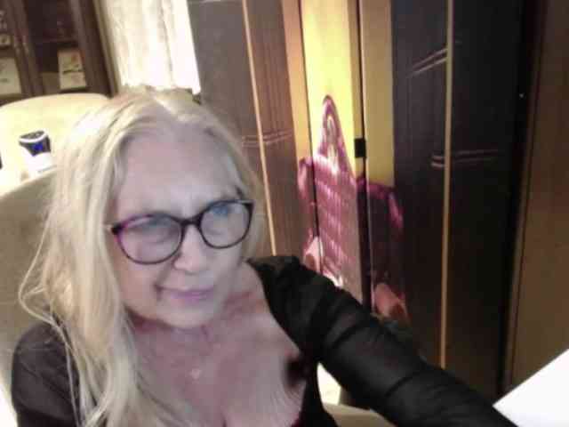 BlondeSofia webcam