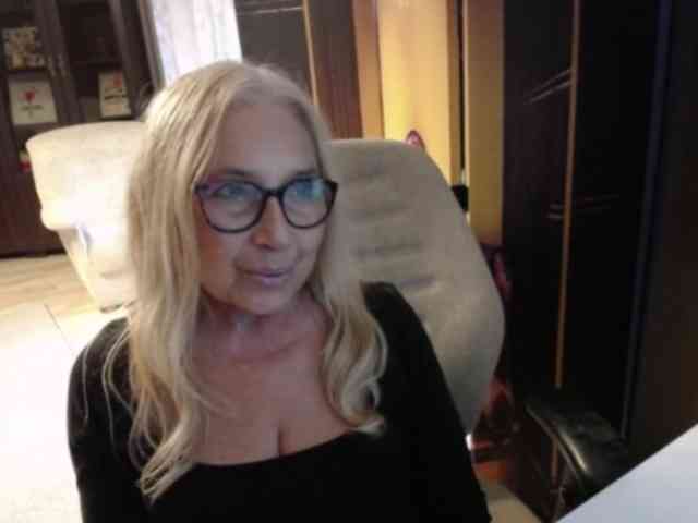 Model: BlondeSofia
