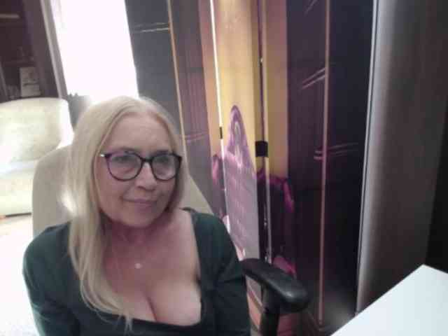 BlondeSofia webcam