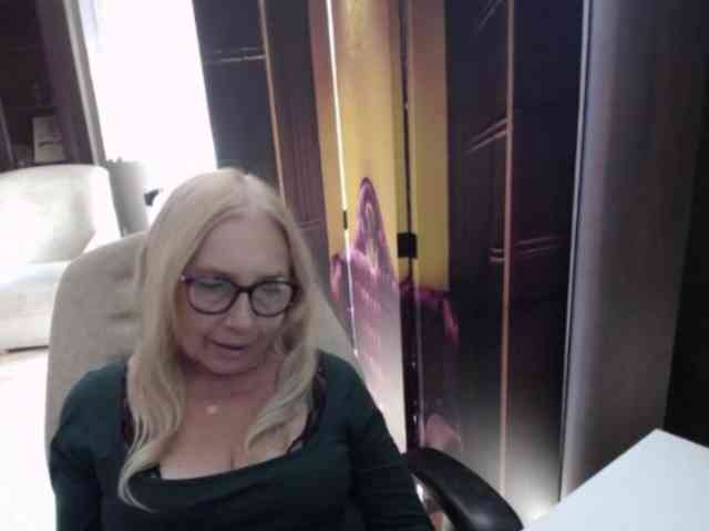 BlondeSofia webcam