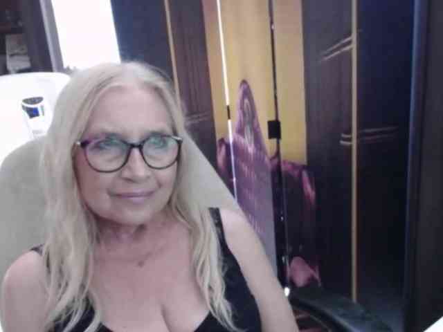 Model: BlondeSofia