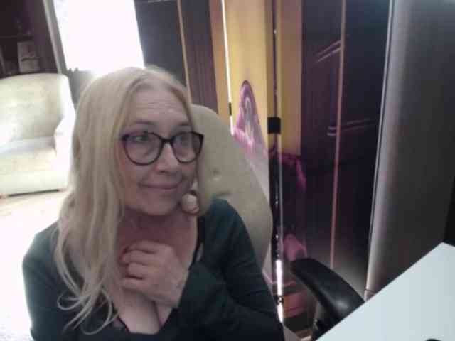 BlondeSofia webcam