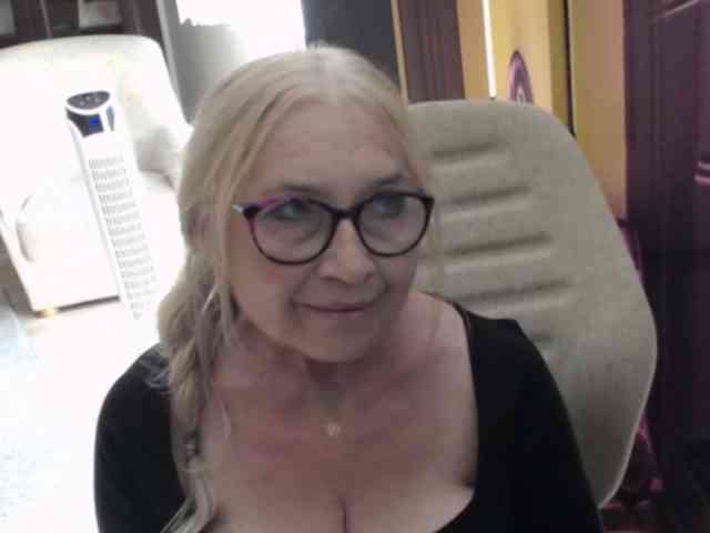 BlondeSofia webcam
