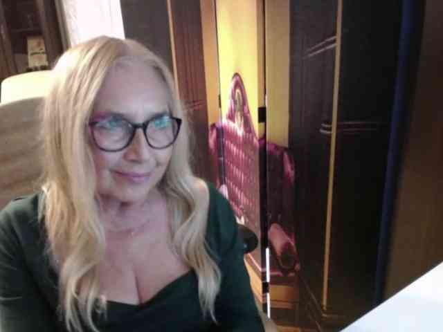 BlondeSofia webcam