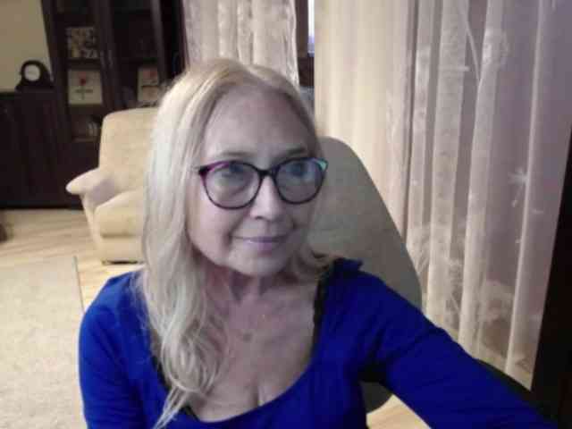 BlondeSofia webcam