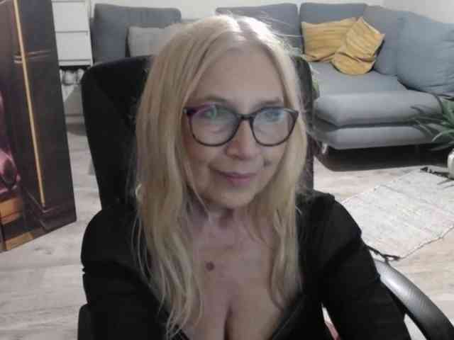 BlondeSofia webcam