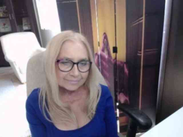 BlondeSofia webcam