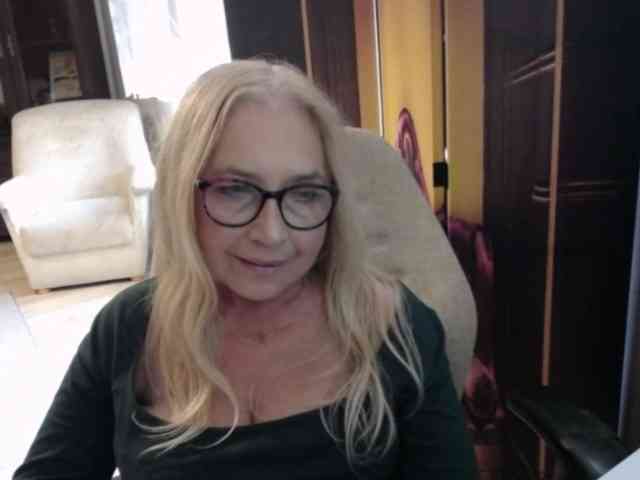 BlondeSofia webcam