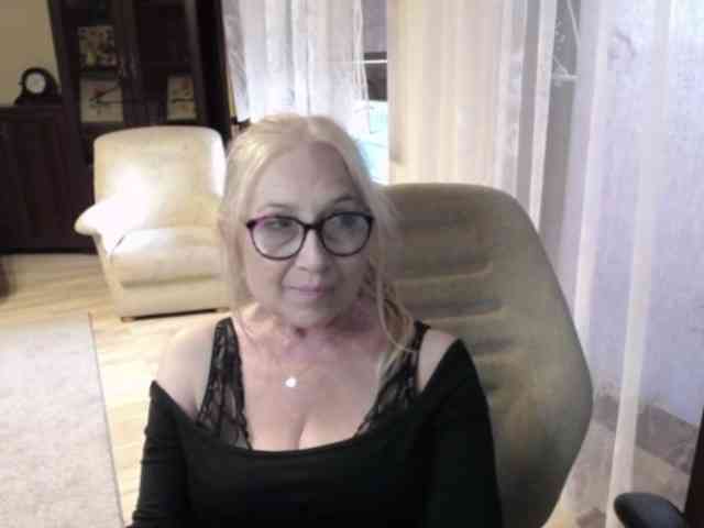 BlondeSofia webcam