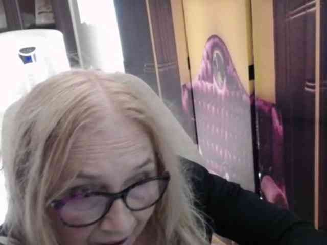 BlondeSofia webcam