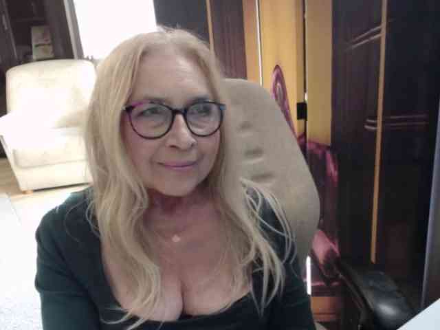 BlondeSofia webcam