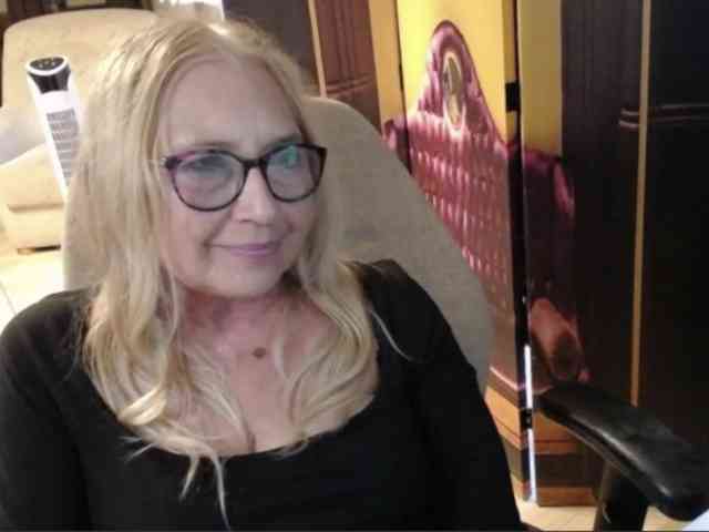 BlondeSofia webcam