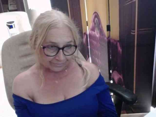 BlondeSofia webcam