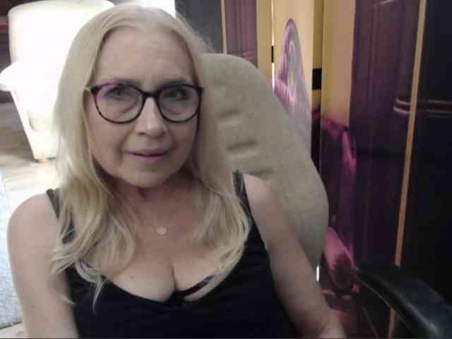 BlondeSofia webcam