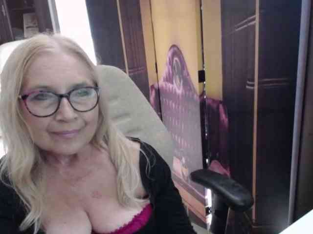 BlondeSofia webcam