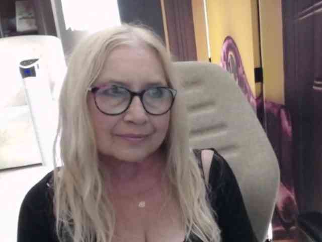 BlondeSofia webcam