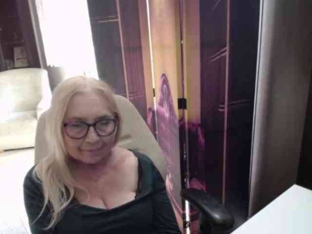 BlondeSofia webcam
