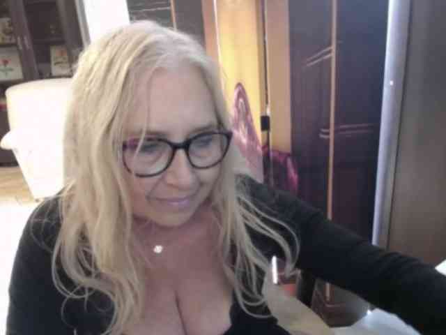 Model: BlondeSofia