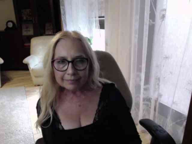 BlondeSofia webcam