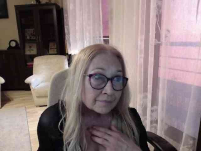 BlondeSofia webcam