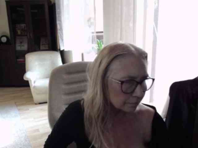 BlondeSofia webcam