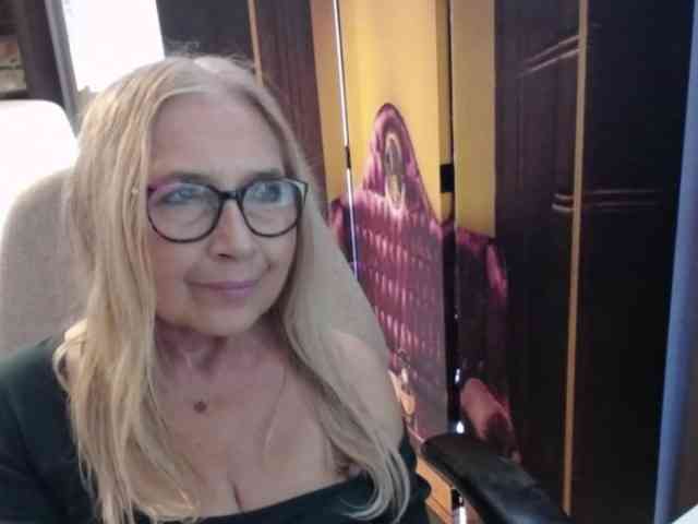 Model: BlondeSofia