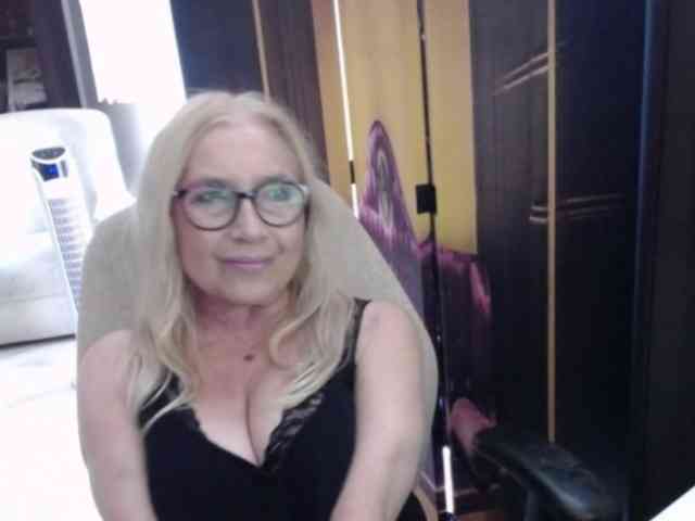 BlondeSofia webcam