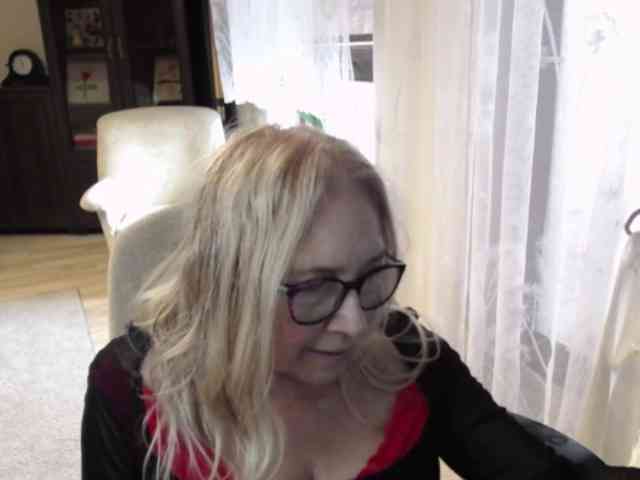 BlondeSofia webcam