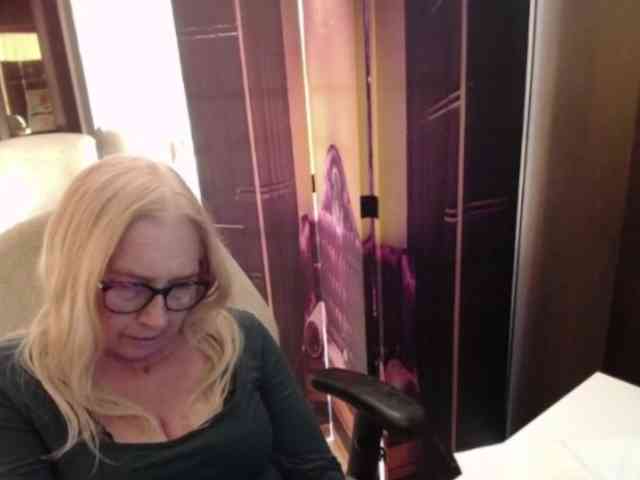 BlondeSofia webcam