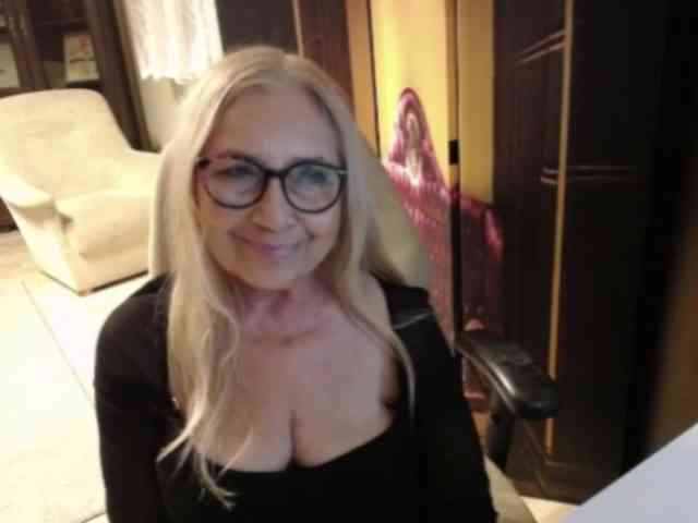 Model: BlondeSofia