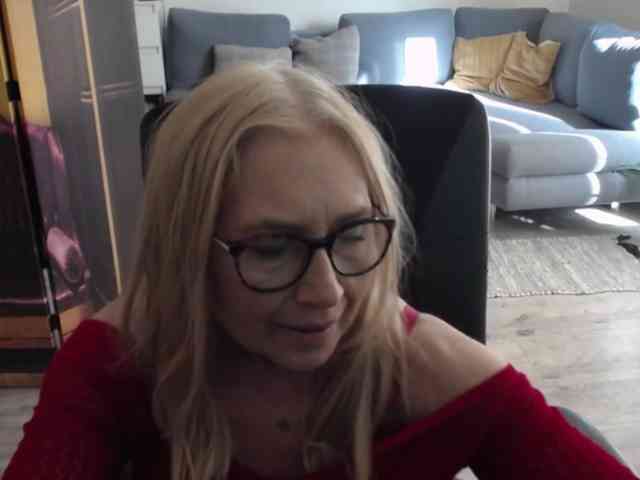 BlondeSofia webcam