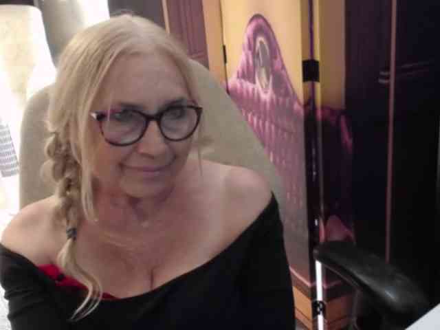 BlondeSofia webcam