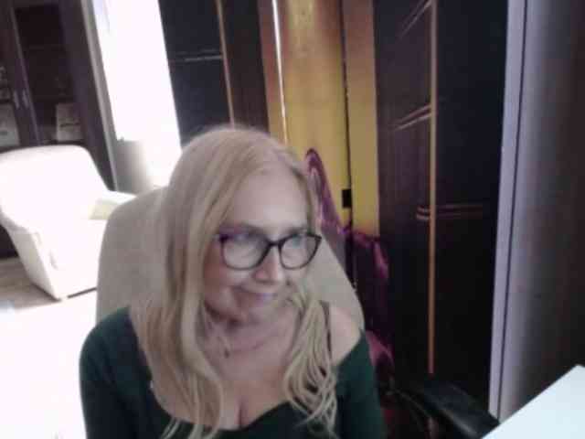 BlondeSofia webcam