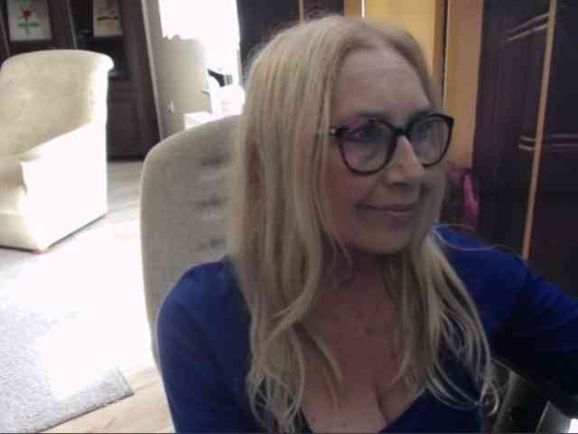BlondeSofia webcam