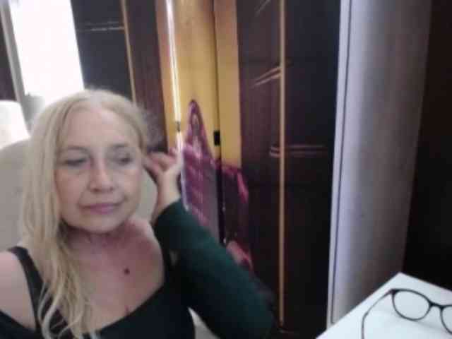 BlondeSofia webcam