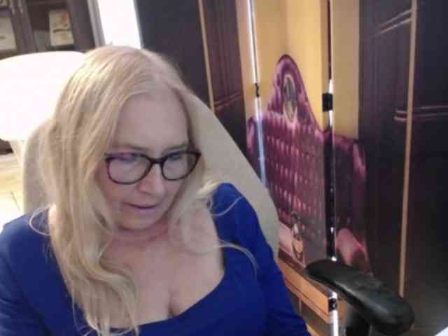 Model: BlondeSofia