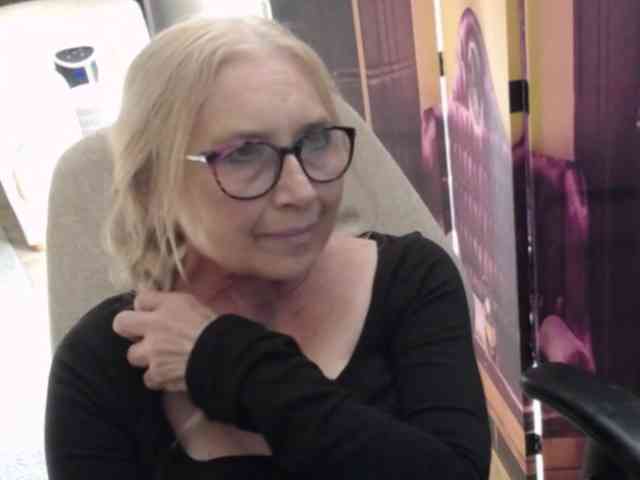 BlondeSofia webcam