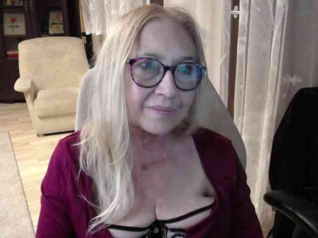 BlondeSofia webcam