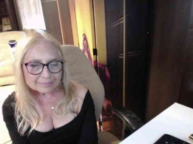 BlondeSofia webcam