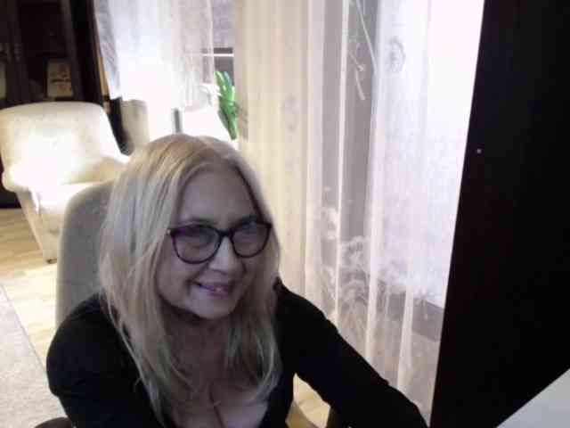 BlondeSofia webcam