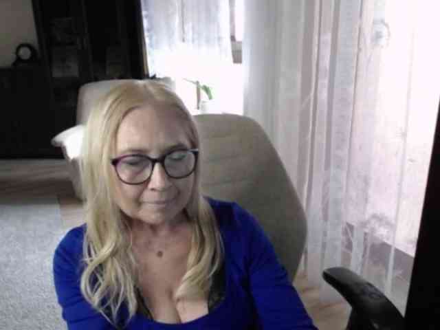 BlondeSofia webcam