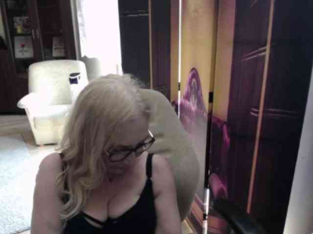 BlondeSofia webcam