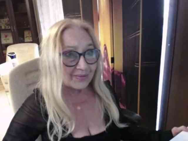BlondeSofia webcam