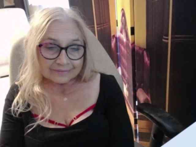 BlondeSofia webcam